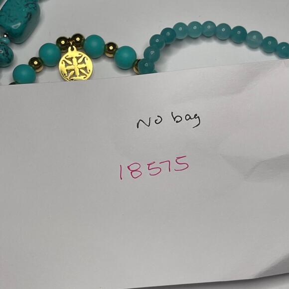 Beaded stretch bracelet set of 3 turquoise blue with some gold tone beads - Picture 9 of 10